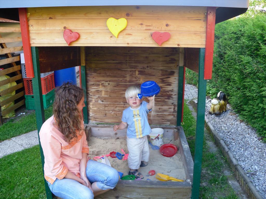 Familiengastehaus Ingrid Appartement Sankt Martin am Tennengebirge Buitenkant foto